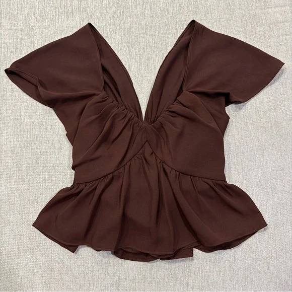 NWOT Express Chocolate Brown Sweetheart Neckline Peplum Flutter Sleeve Crop Top - Picture 1 of 9